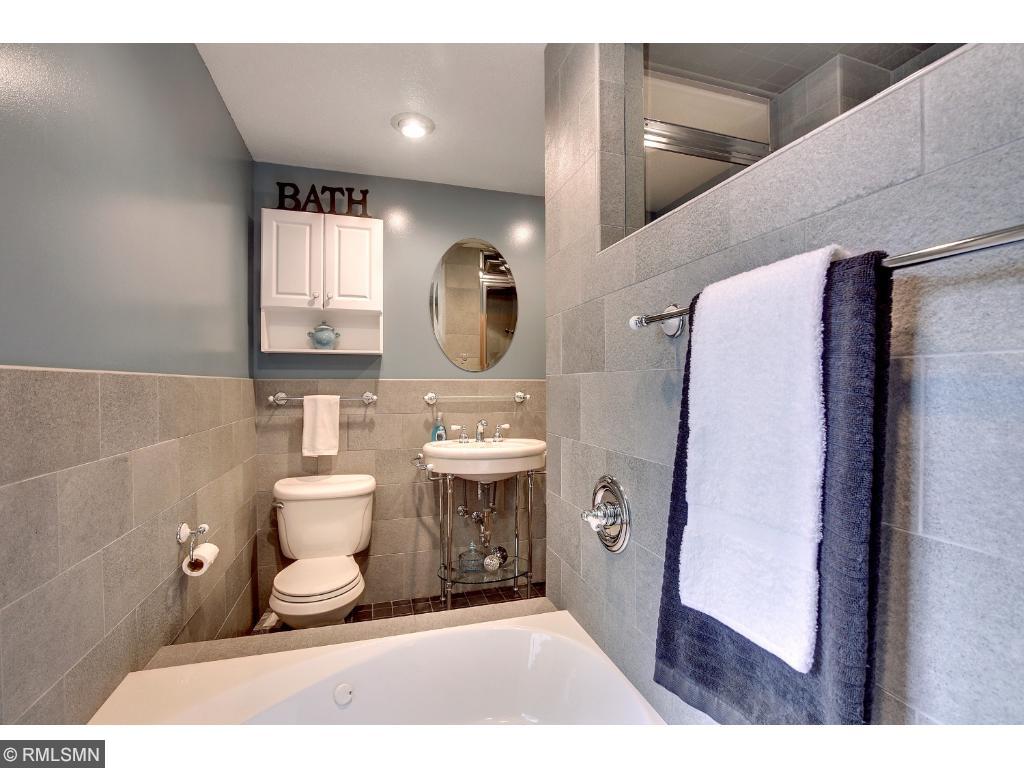 10101 Irwin Rd, Bloomington, MN 55437 photo 12