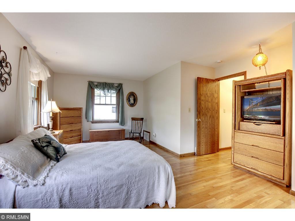 10101 Irwin Rd, Bloomington, MN 55437 photo 8