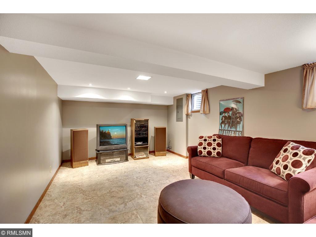 10101 Irwin Rd, Bloomington, MN 55437 photo 17