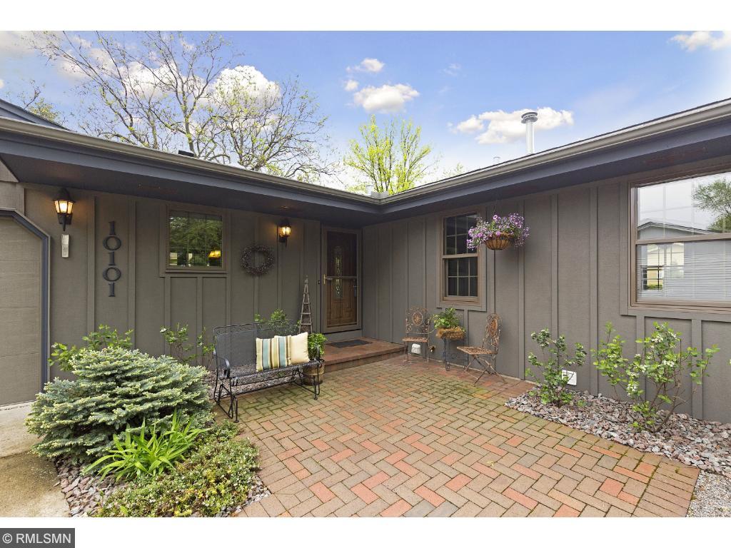 10101 Irwin Rd, Bloomington, MN 55437 photo 2