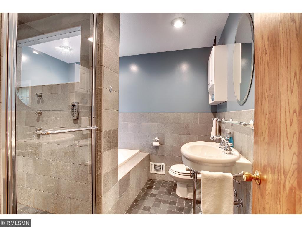 10101 Irwin Rd, Bloomington, MN 55437 photo 11