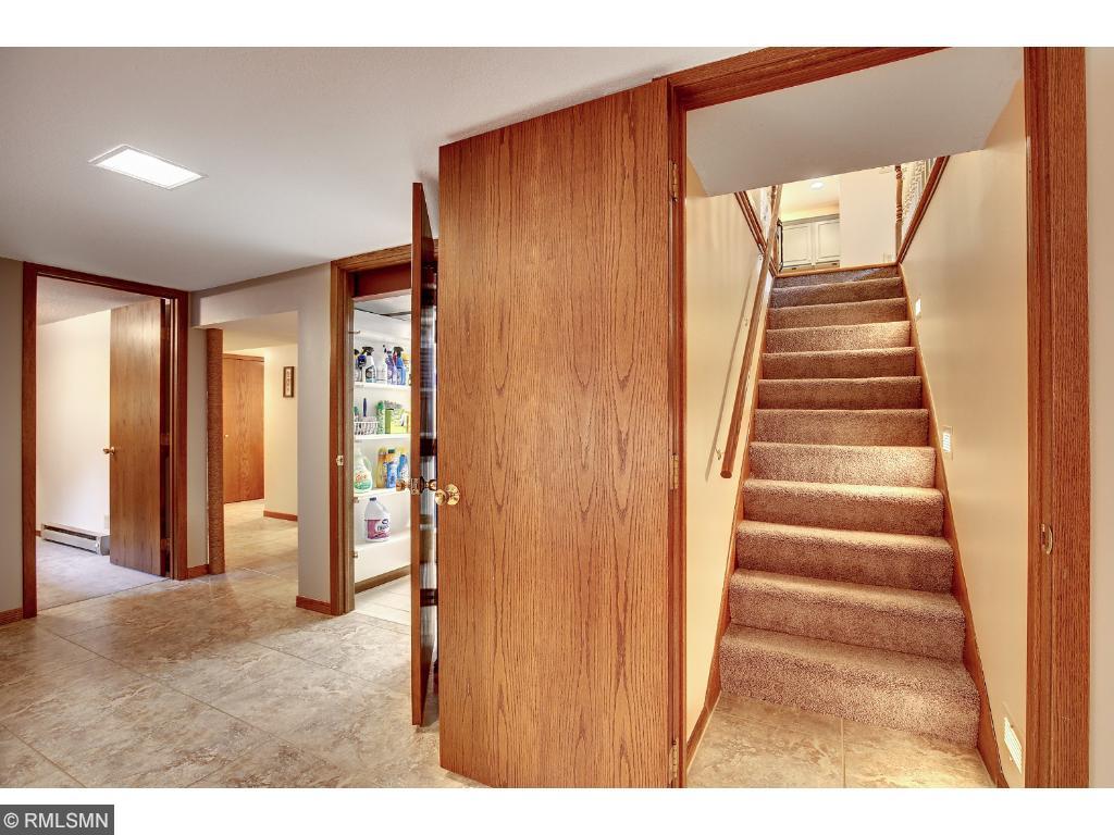 10101 Irwin Rd, Bloomington, MN 55437 photo 14