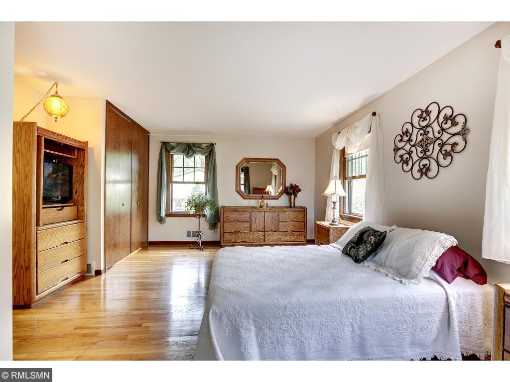 10101 Irwin Rd, Bloomington, MN 55437 photo 9
