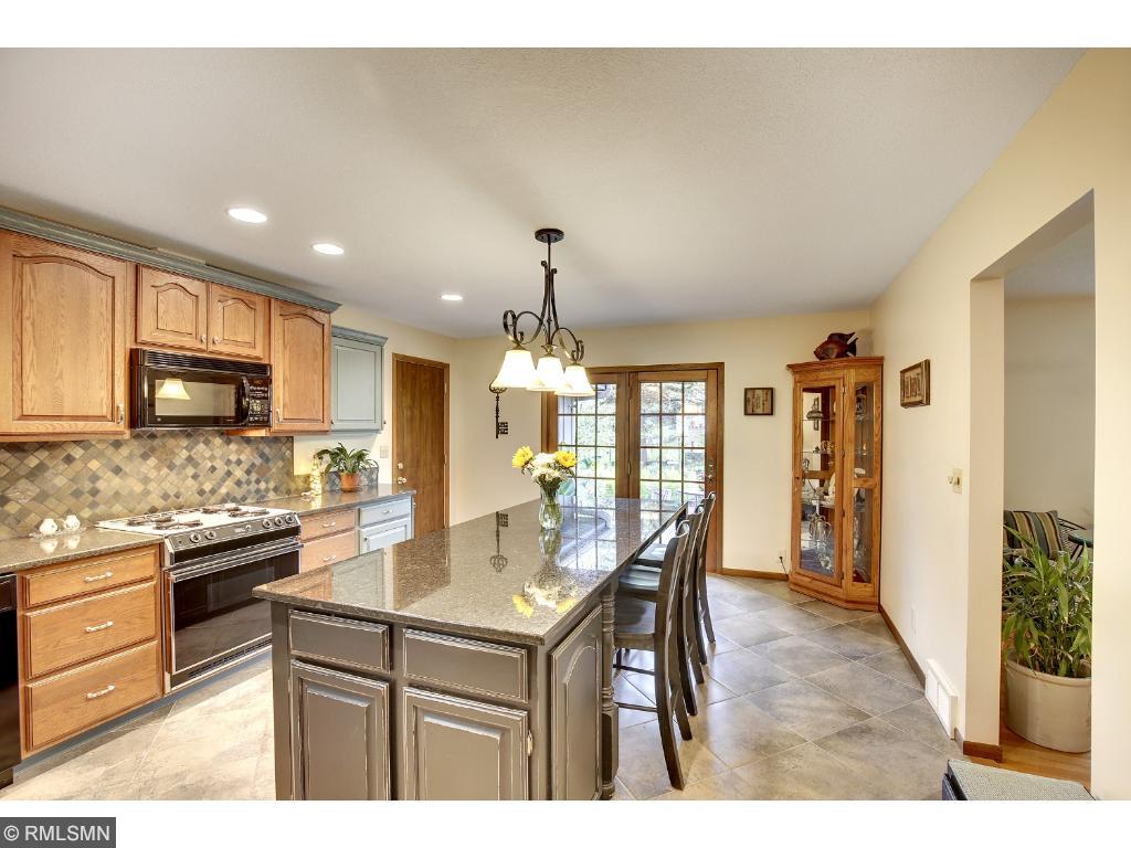 10101 Irwin Rd, Bloomington, MN 55437 photo 3
