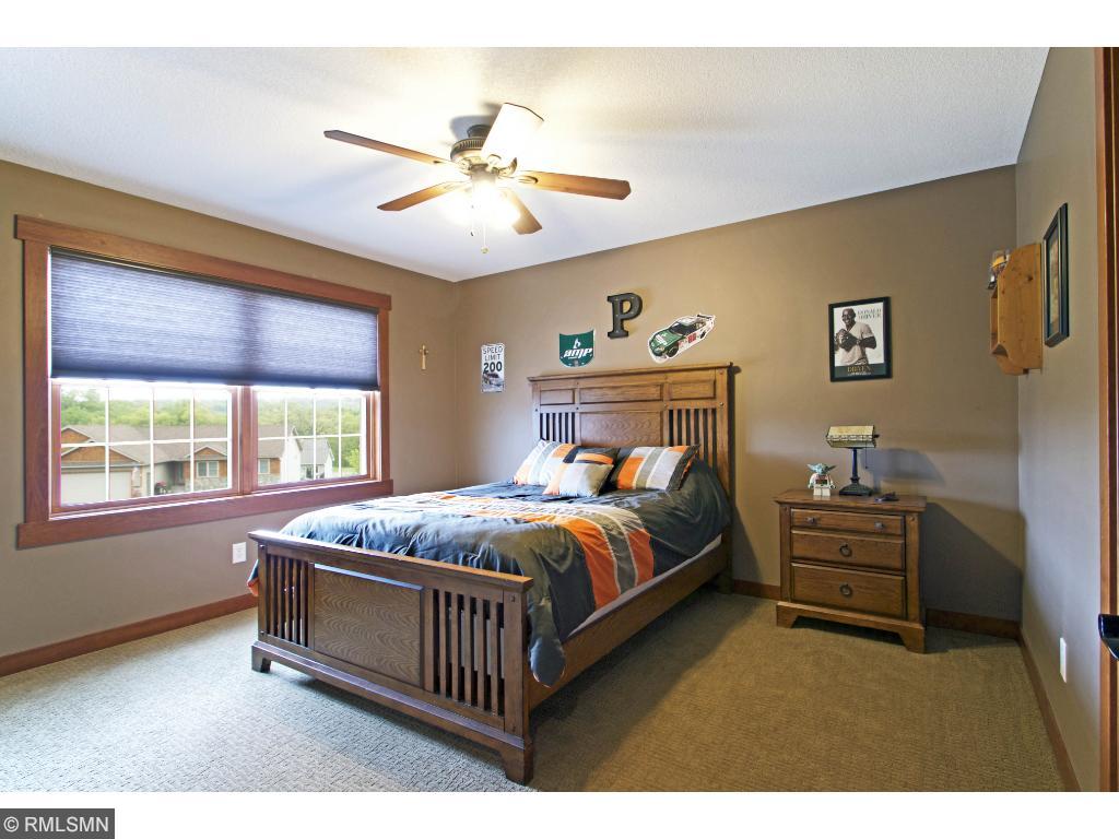 237 Smith Cir, River Falls, WI 54022 photo 11