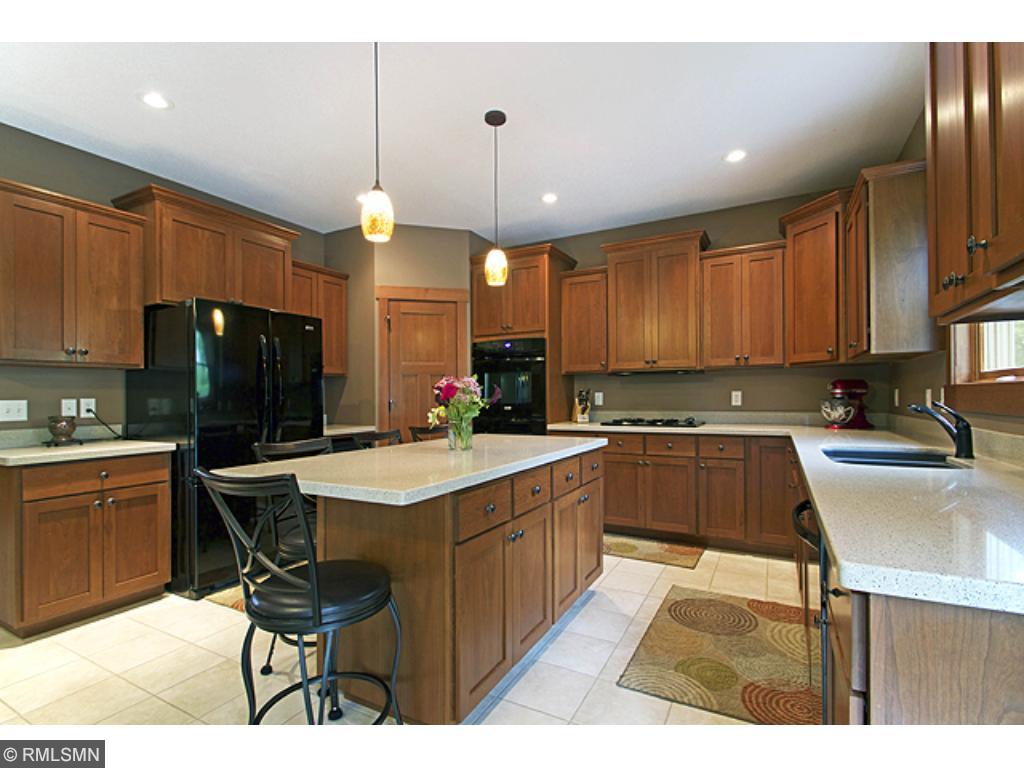 237 Smith Cir, River Falls, WI 54022 photo 3