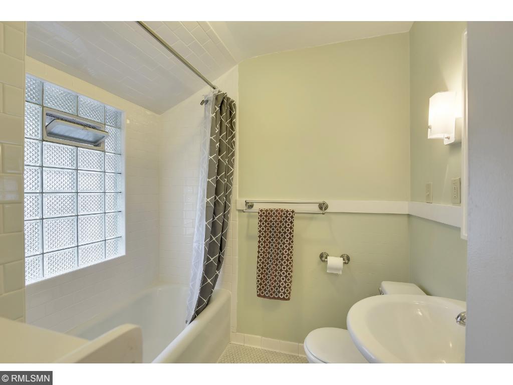 811 W 34th St, Minneapolis, MN 55408 photo 12