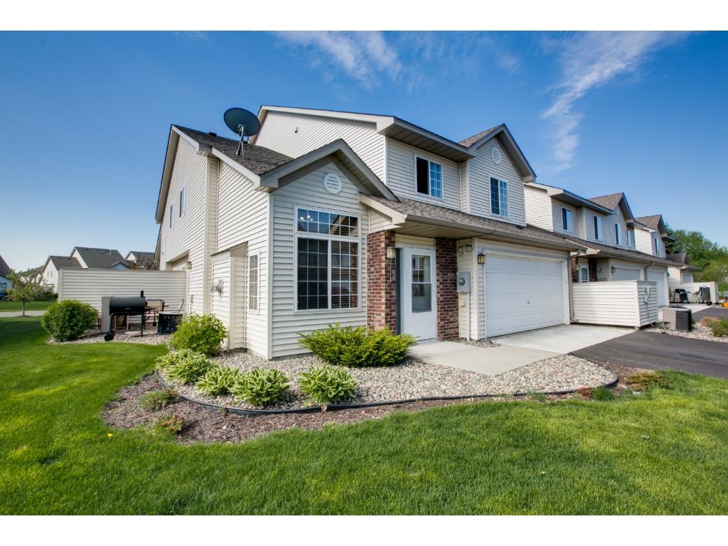 2114 Willow Cir, Hugo, MN 55038 photo 1