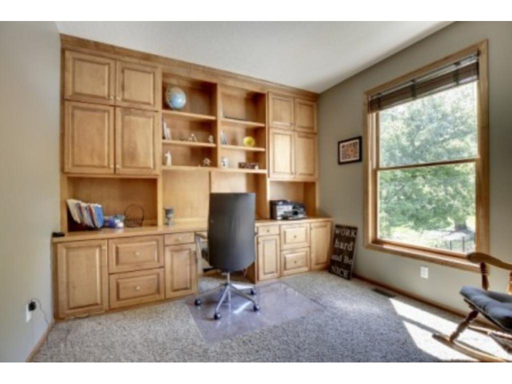 4661 Stonecliffe Dr, Eagan, MN 55122 photo 8