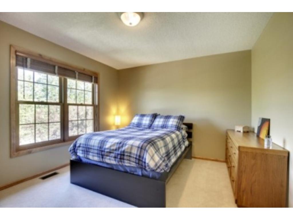 4661 Stonecliffe Dr, Eagan, MN 55122 photo 13