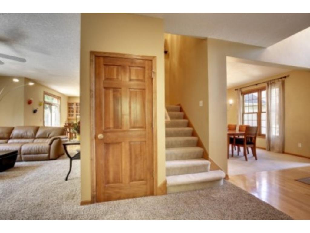 4661 Stonecliffe Dr, Eagan, MN 55122 photo 3