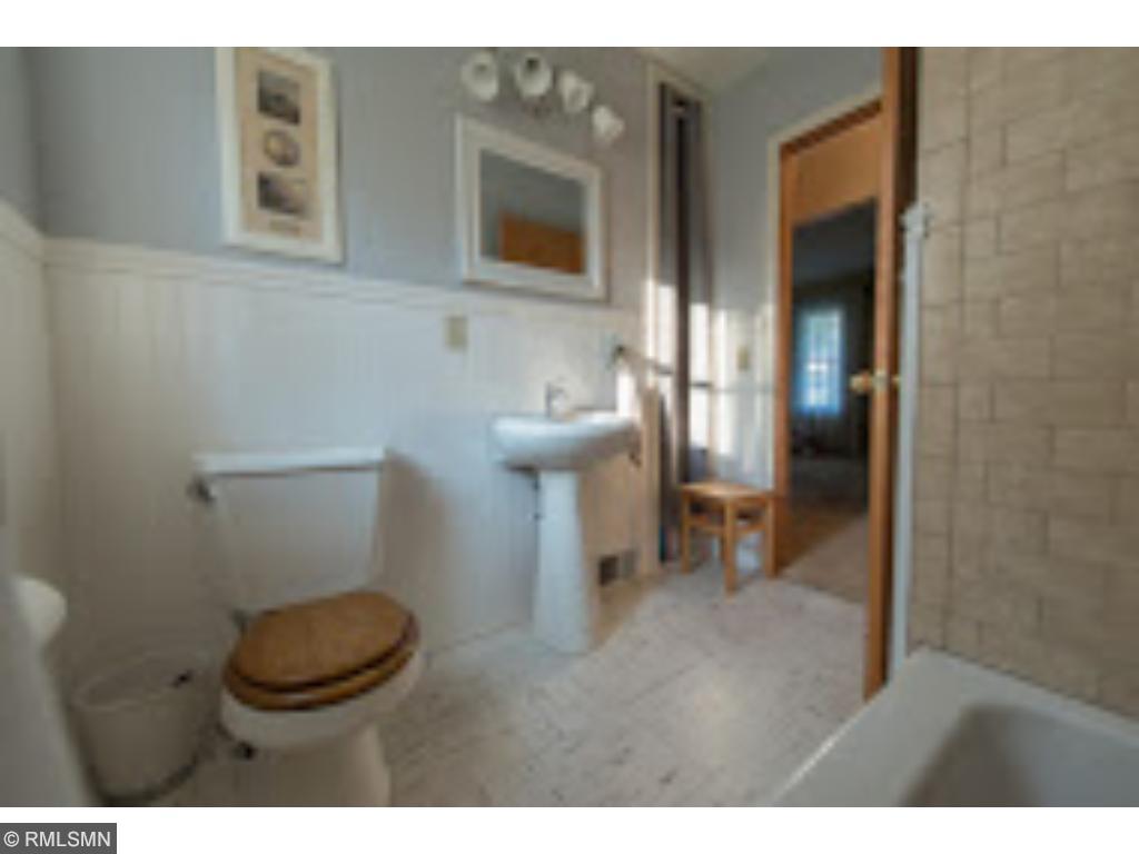 6827 E River Rd, Minneapolis, MN 55432 photo 8
