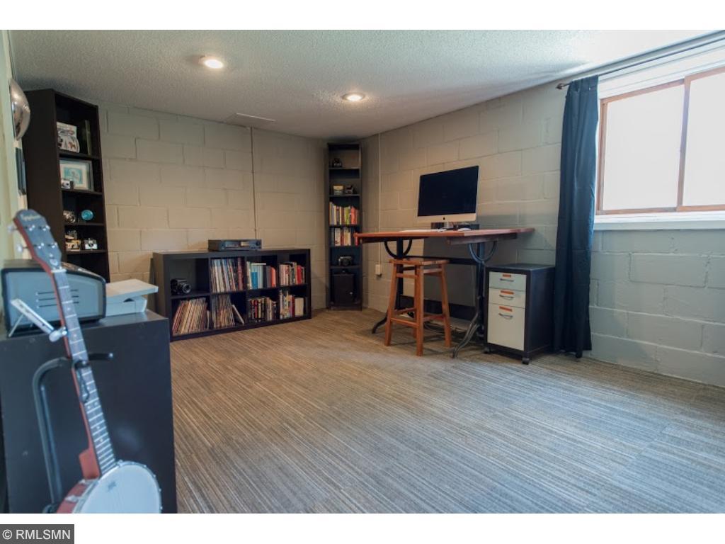 6827 E River Rd, Minneapolis, MN 55432 photo 14