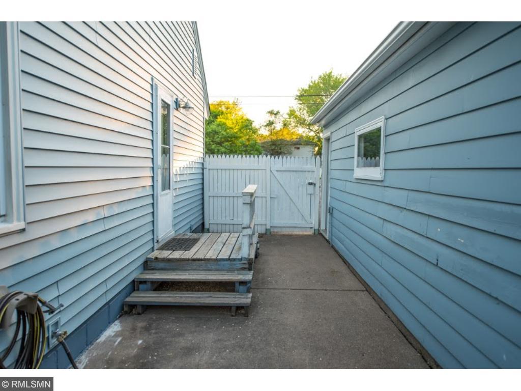 6827 E River Rd, Minneapolis, MN 55432 photo 15