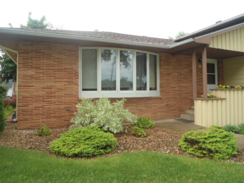 414 Forest St, Kenyon, MN 55946 photo 2