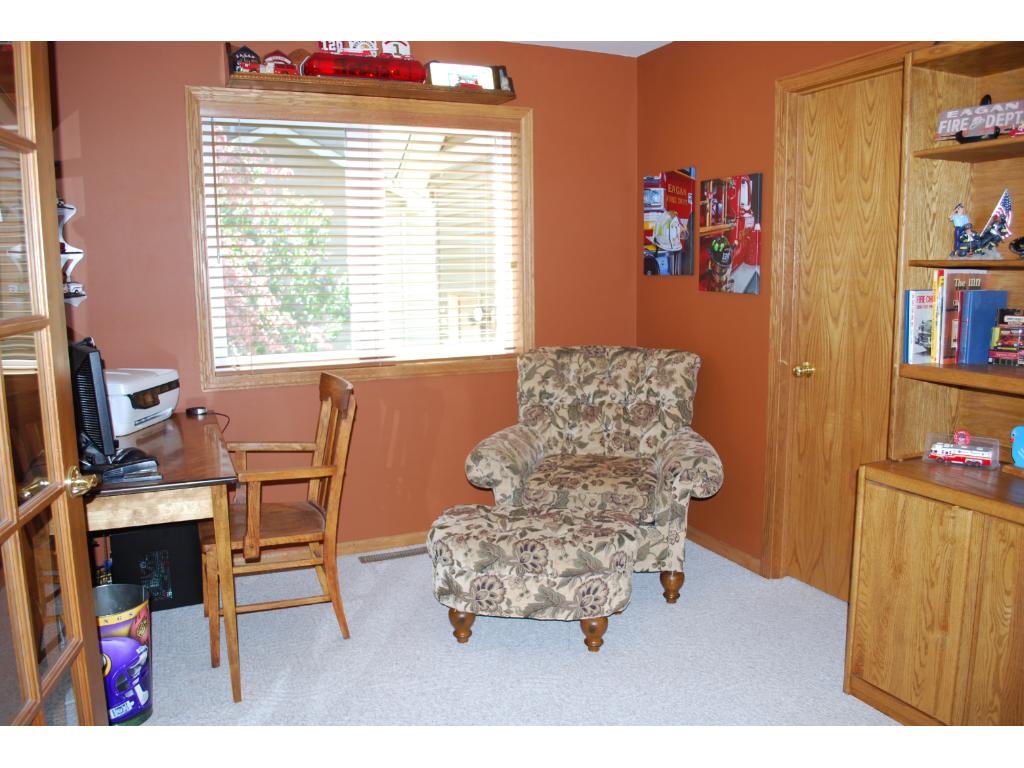 4858 Sycamore Dr, Eagan, MN 55123 photo 6