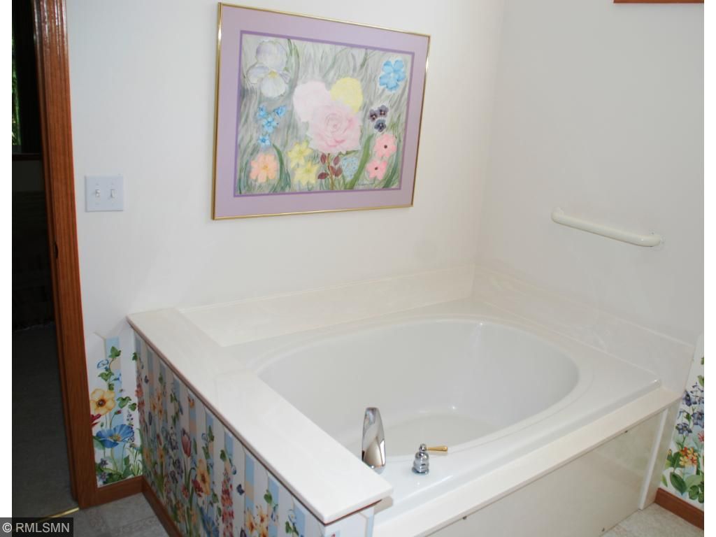 4111 Oakbrooke Trl, Eagan, MN 55122 photo 9