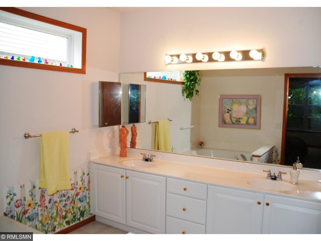 4111 Oakbrooke Trl, Eagan, MN 55122 photo 8