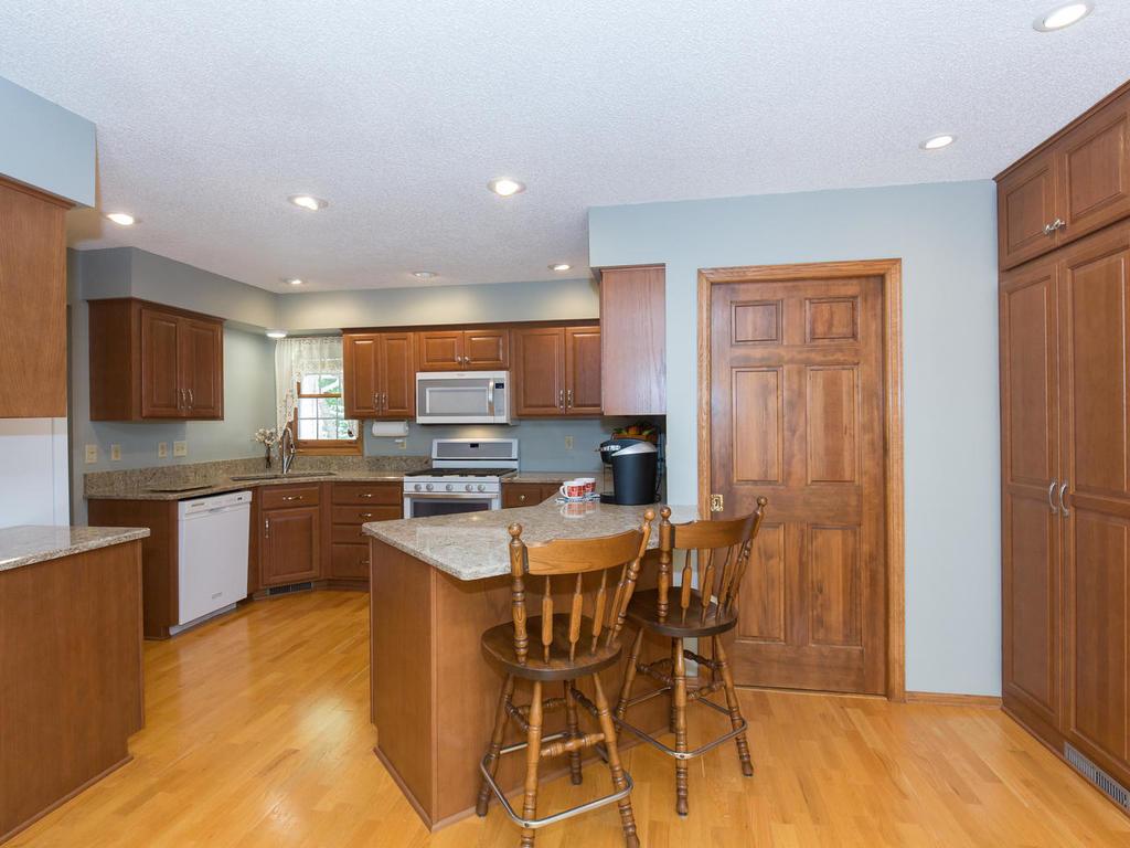 524 Severn Way, Eagan, MN 55123 photo 23