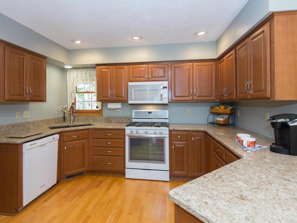524 Severn Way, Eagan, MN 55123 photo 8