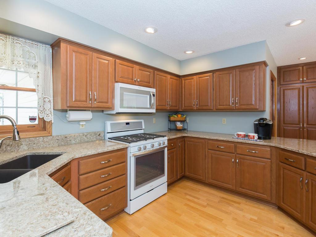 524 Severn Way, Eagan, MN 55123 photo 9
