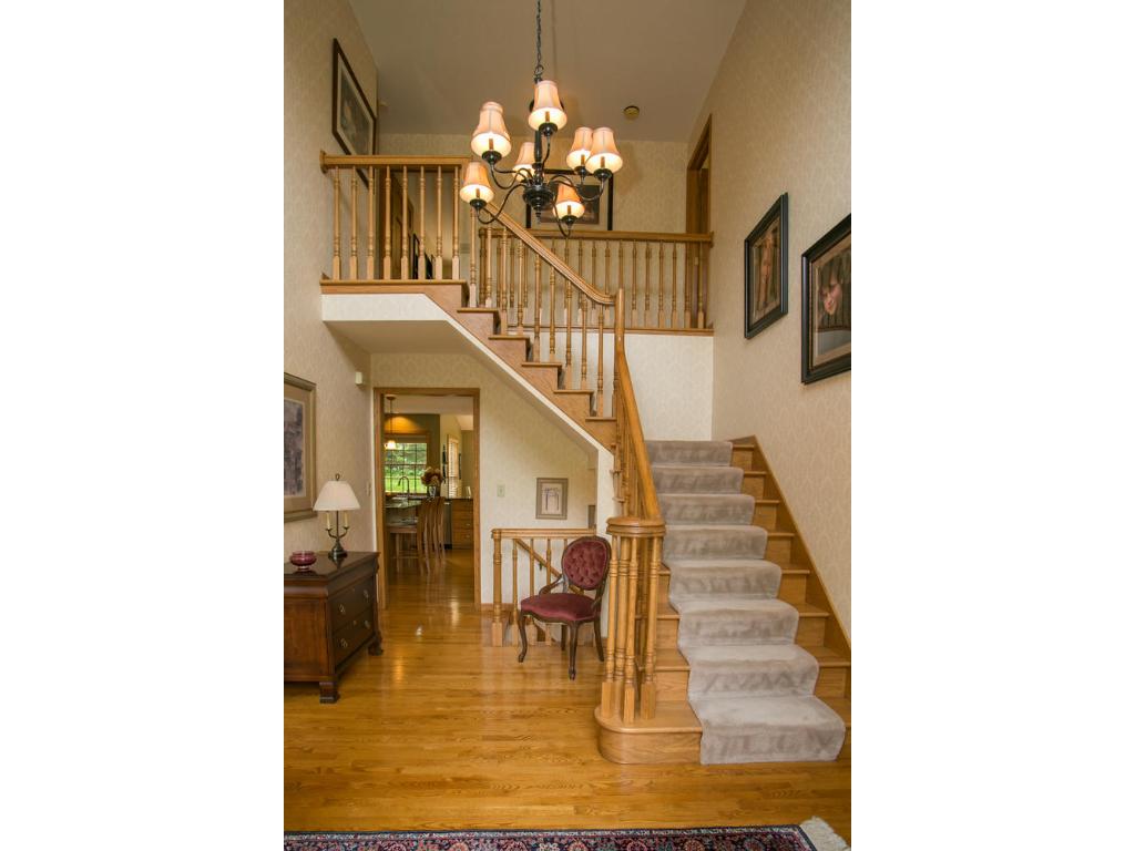722 Bridle Ridge Rd, Eagan, MN 55123 photo 2