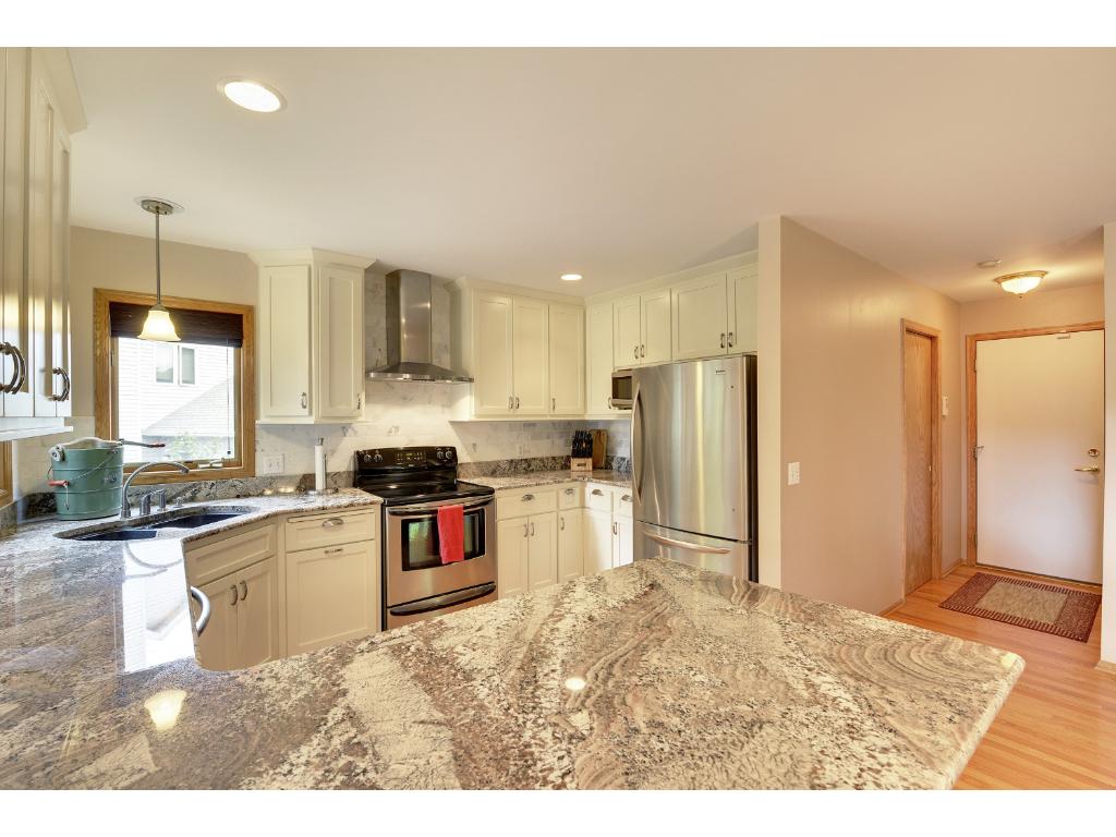 3285 Rolling Hills Dr, Eagan, MN 55121 photo 10