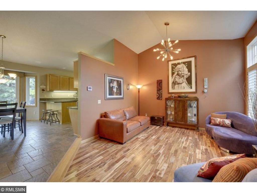 977 Wildflower Ct, Eagan, MN 55123 photo 3