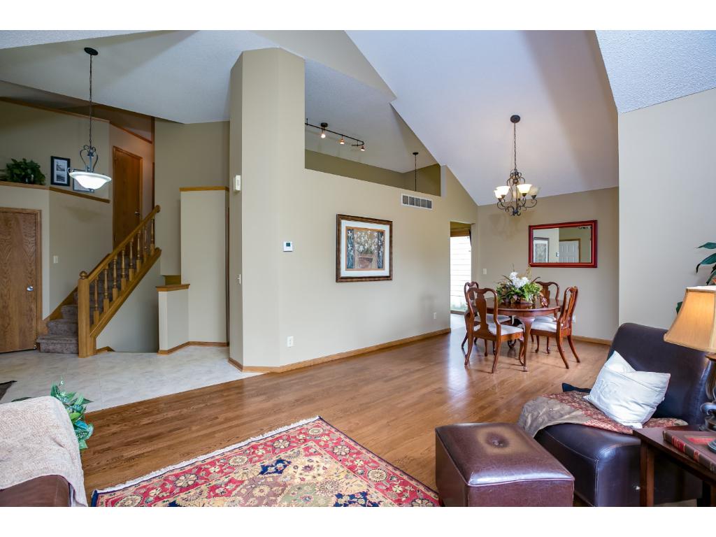 4428 Hamilton Dr, Eagan, MN 55123 photo 4