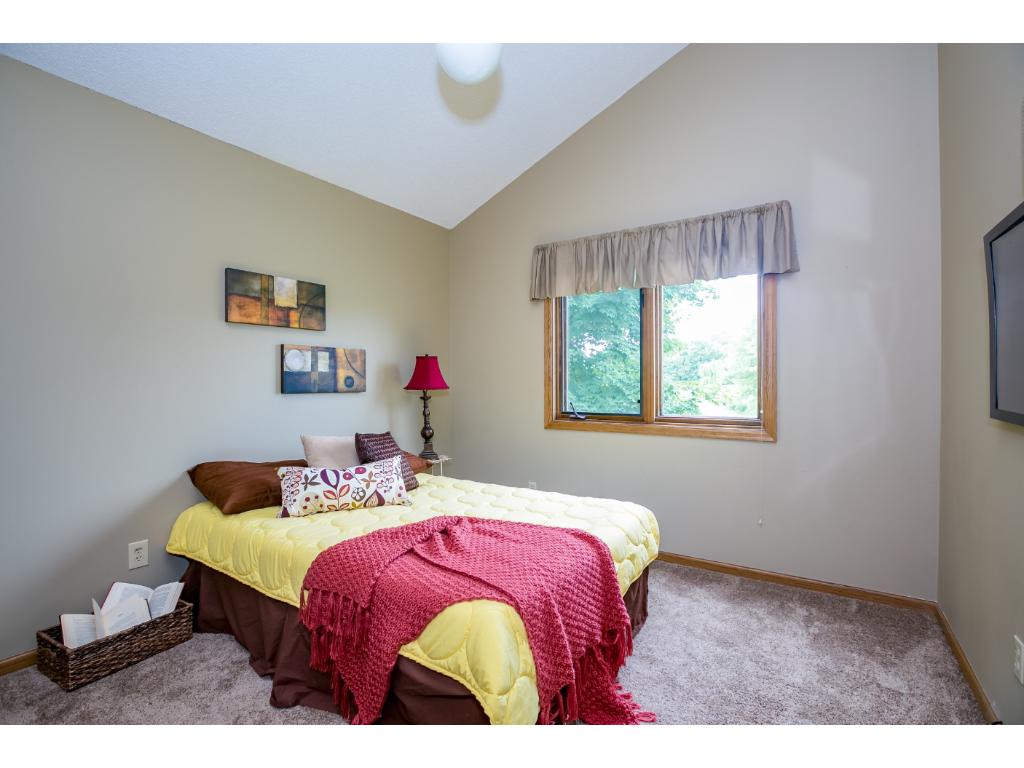 4428 Hamilton Dr, Eagan, MN 55123 photo 11
