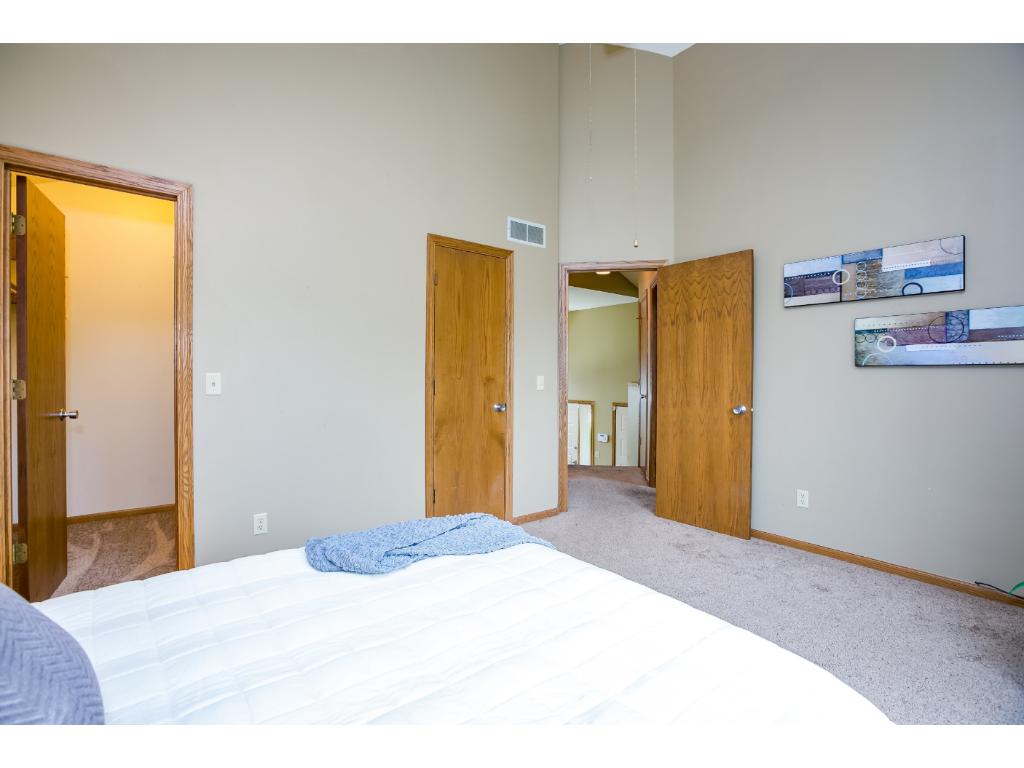4428 Hamilton Dr, Eagan, MN 55123 photo 9