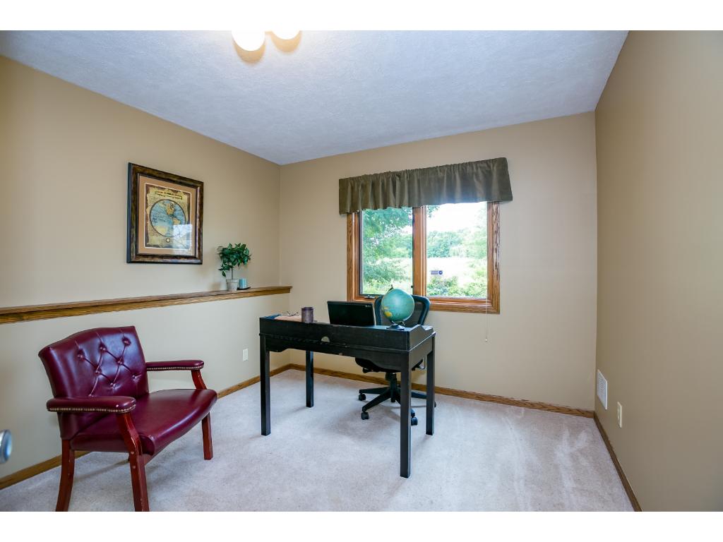 4428 Hamilton Dr, Eagan, MN 55123 photo 13