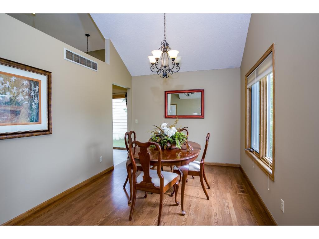 4428 Hamilton Dr, Eagan, MN 55123 photo 5