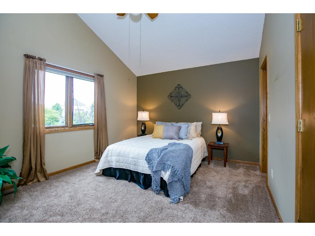 4428 Hamilton Dr, Eagan, MN 55123 photo 8