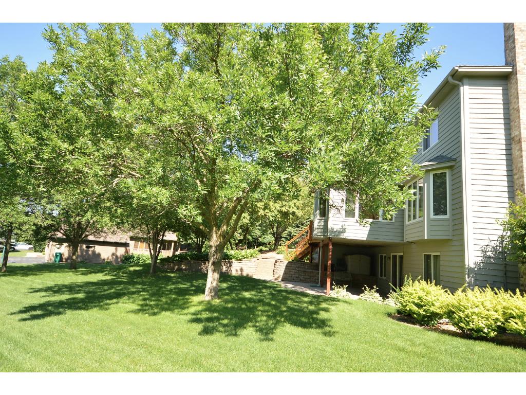 737 Bridle Ridge Rd, Eagan, MN 55123 photo 2