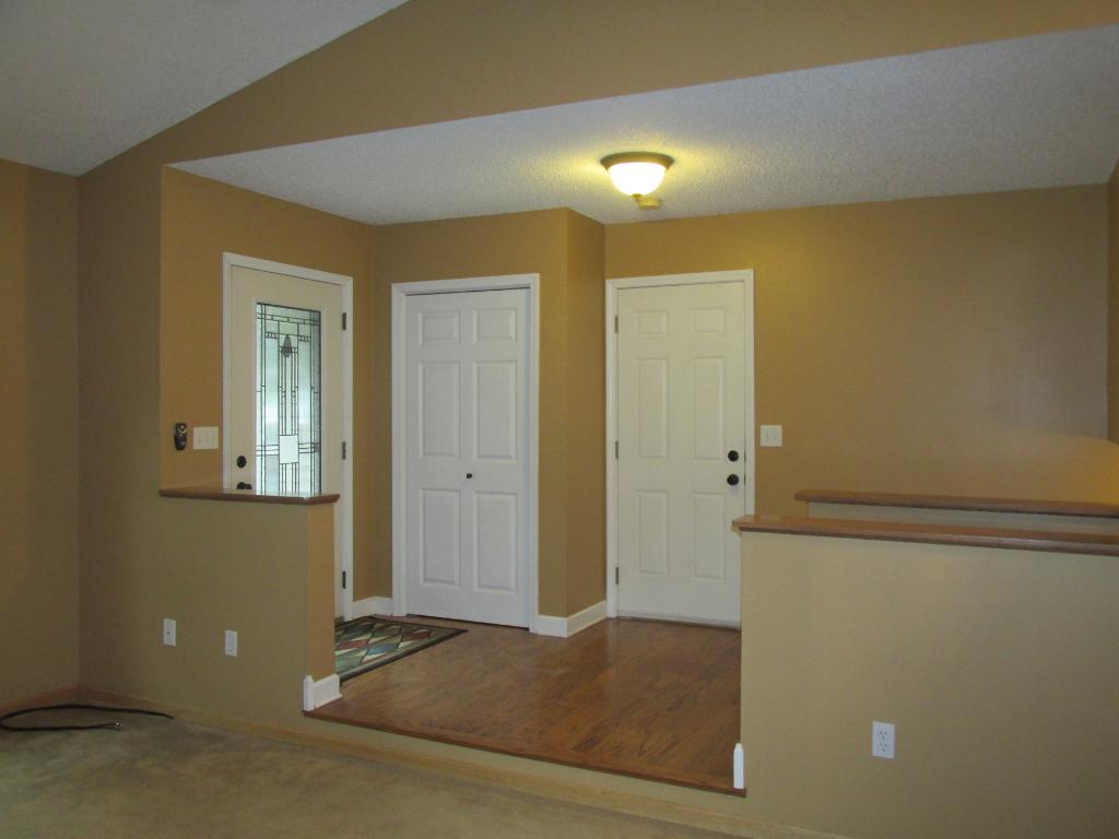 606 Eden Cir, Eagan, MN 55123 photo 2