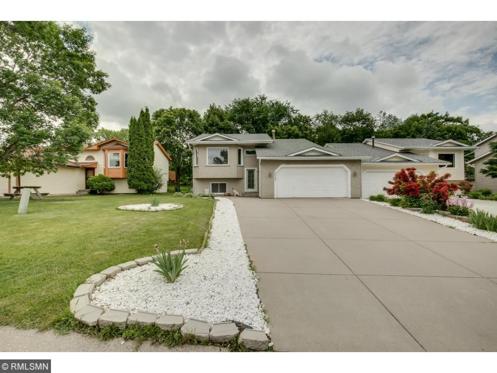 2042 Vienna Ln, Eagan, MN 55122 photo 2