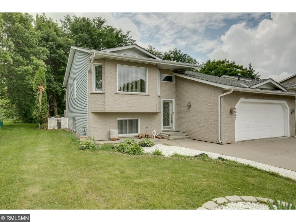 2042 Vienna Ln, Eagan, MN 55122 photo 1