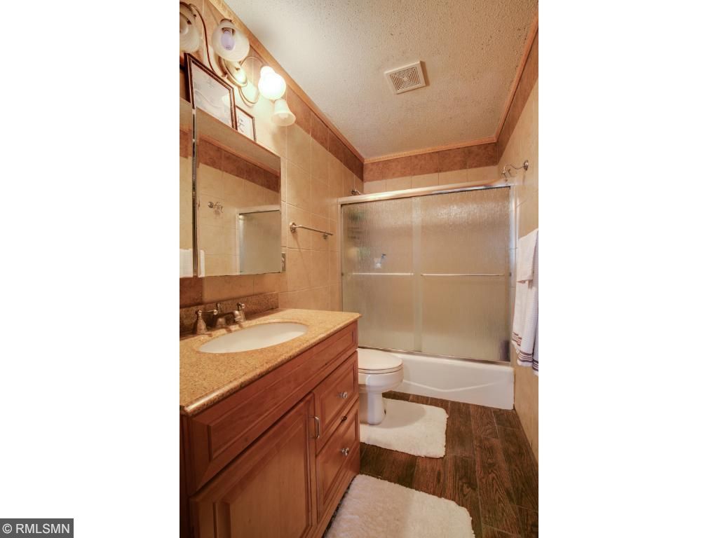 2042 Vienna Ln, Eagan, MN 55122 photo 13