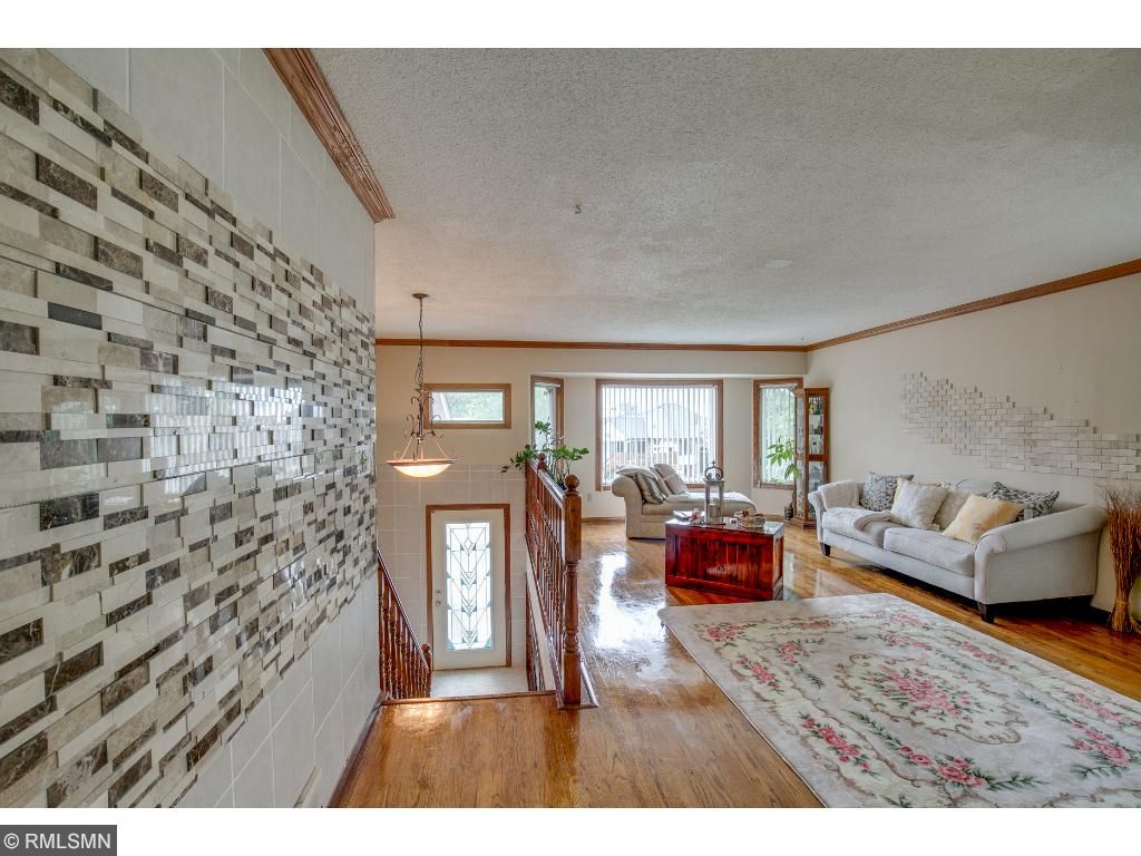 2042 Vienna Ln, Eagan, MN 55122 photo 3