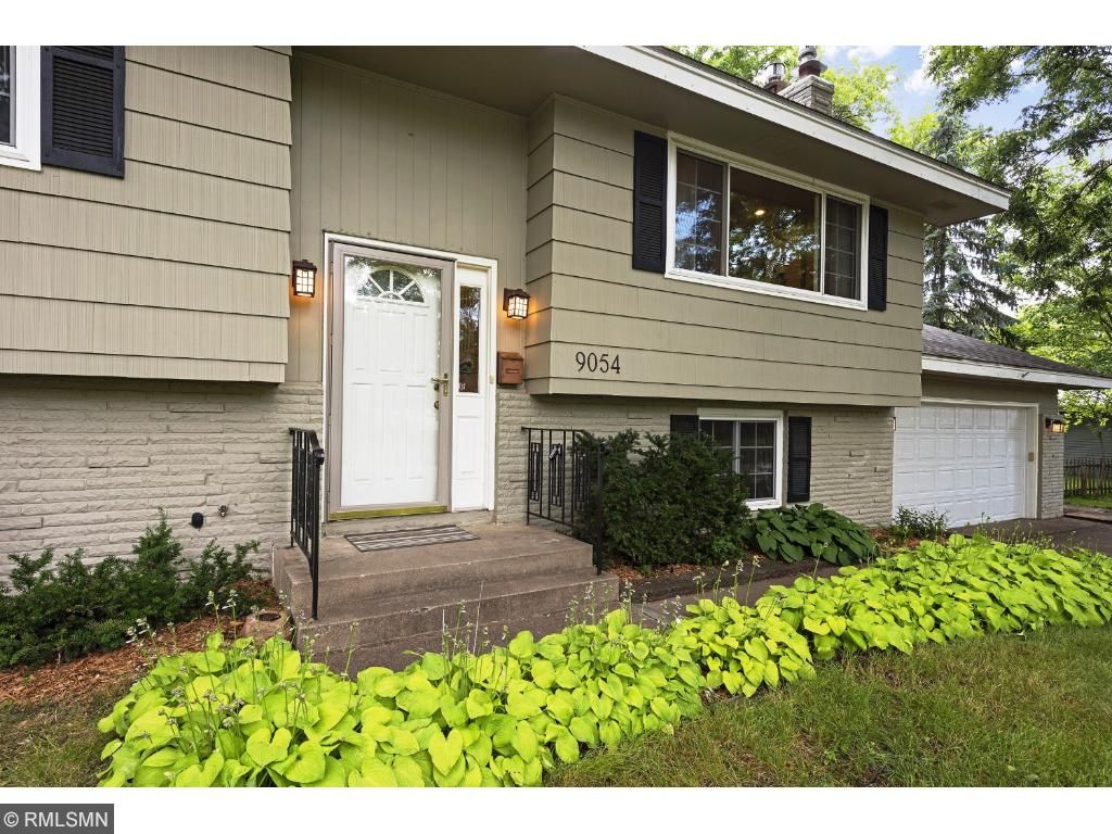 9054 Kell Ave S, Bloomington, MN 55437 photo 2