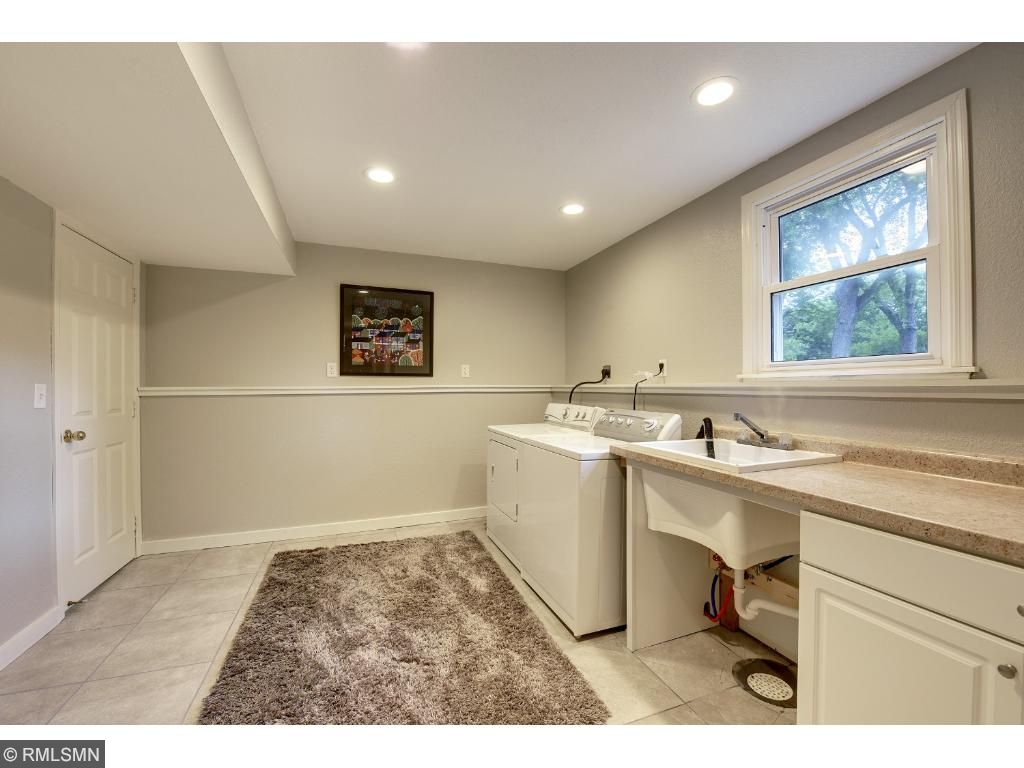 9054 Kell Ave S, Bloomington, MN 55437 photo 17
