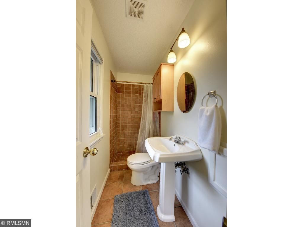 9054 Kell Ave S, Bloomington, MN 55437 photo 11