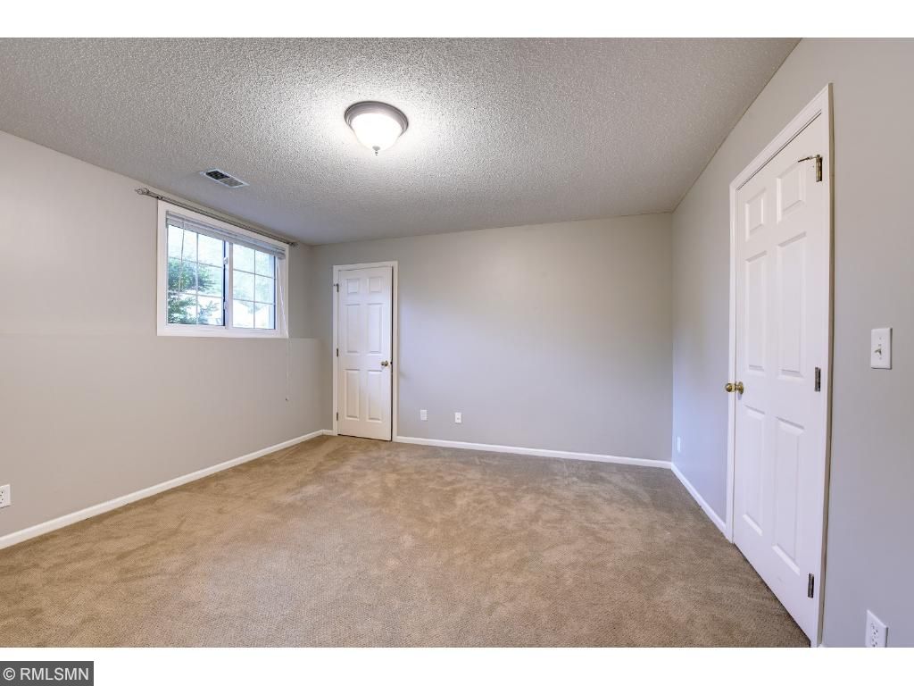 9054 Kell Ave S, Bloomington, MN 55437 photo 12