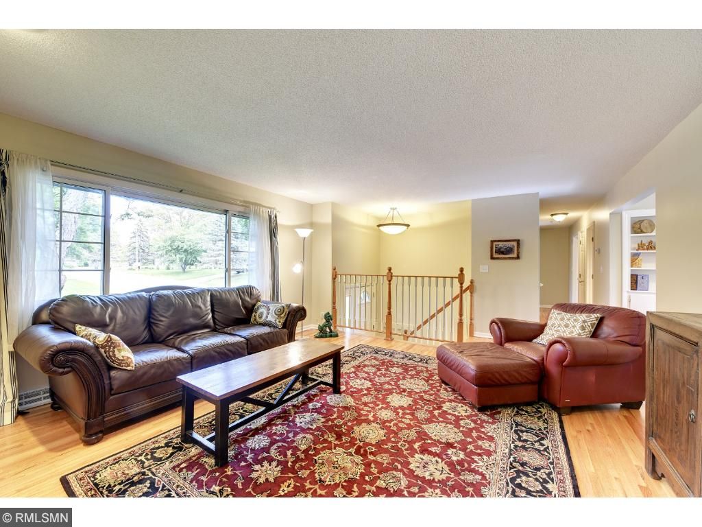 9054 Kell Ave S, Bloomington, MN 55437 photo 4