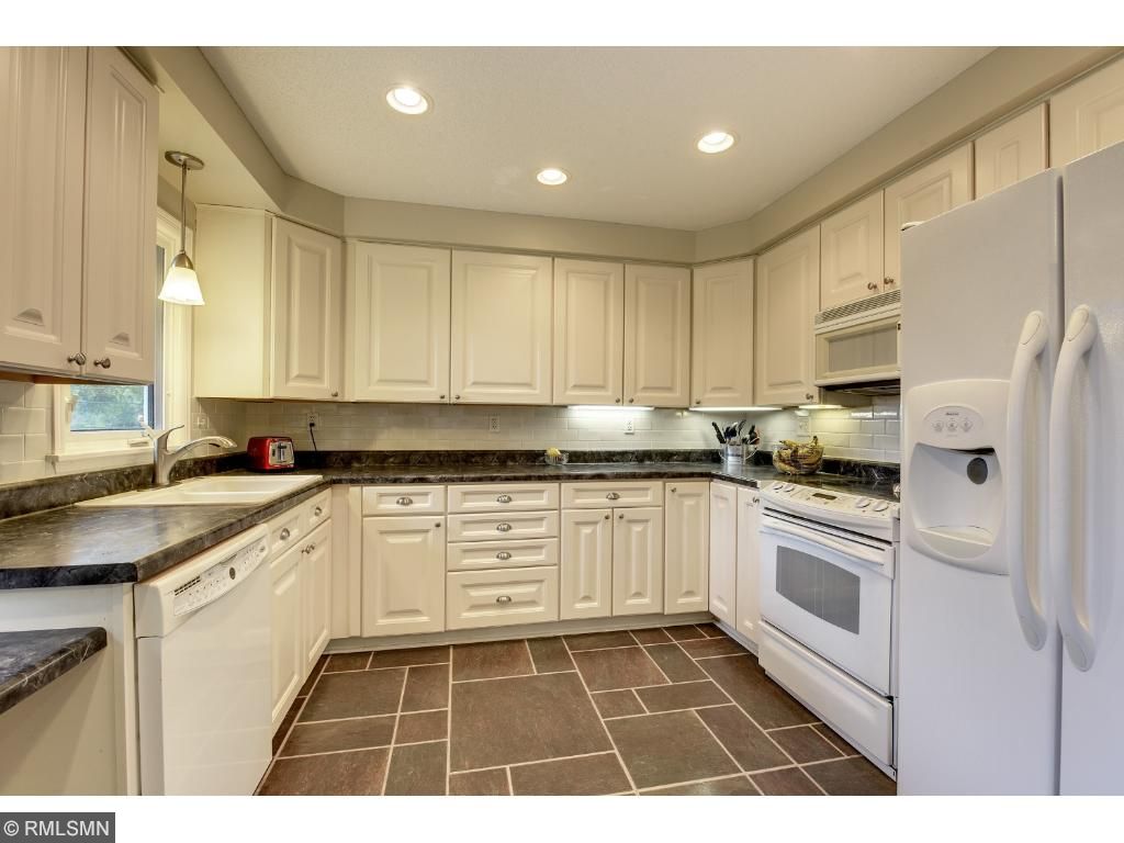 9054 Kell Ave S, Bloomington, MN 55437 photo 6