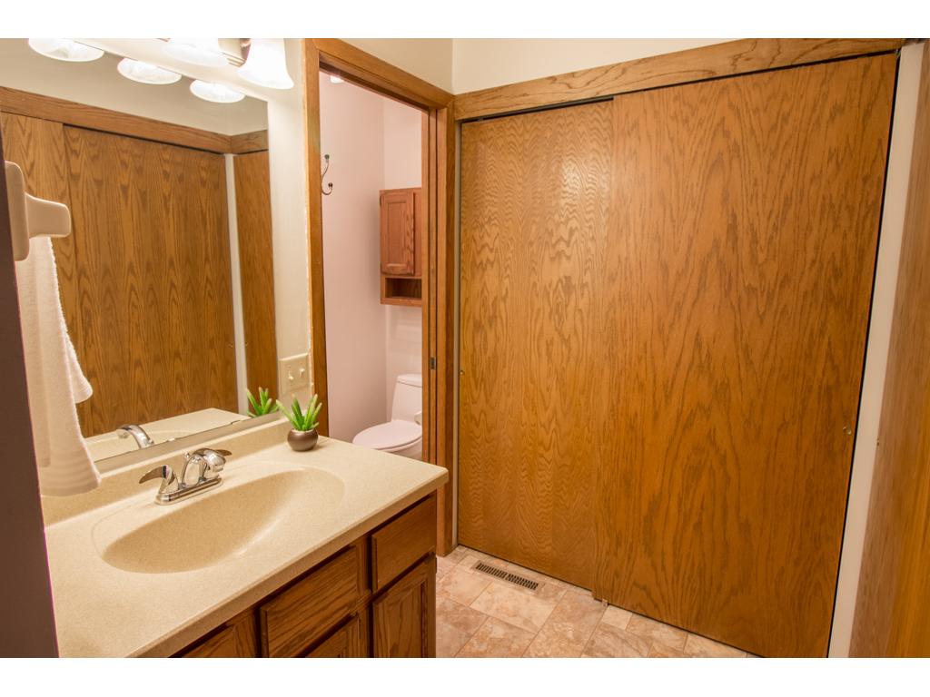5351 Highpointe Dr, Bloomington, MN 55437 photo 13