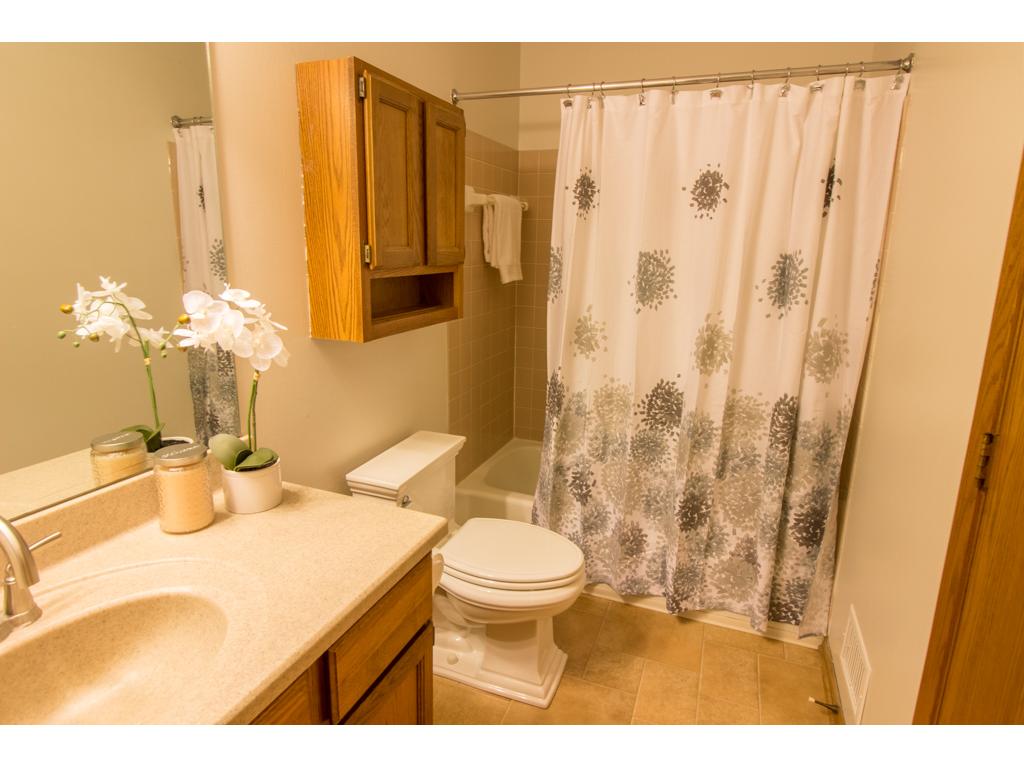 5351 Highpointe Dr, Bloomington, MN 55437 photo 10