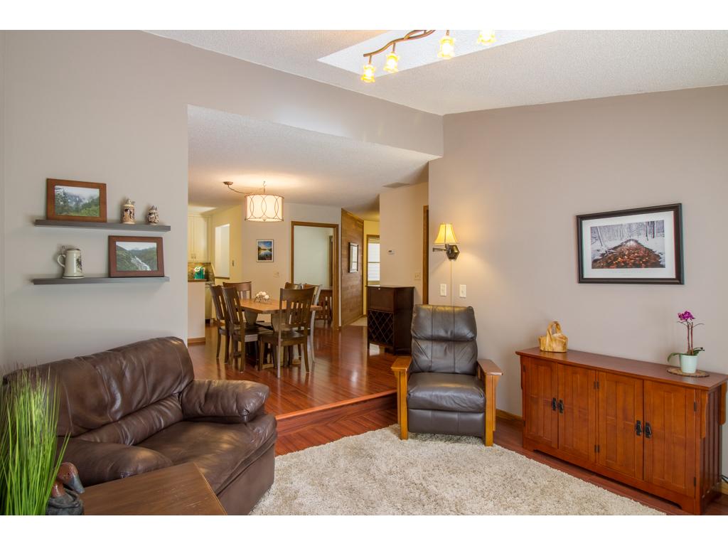 5351 Highpointe Dr, Bloomington, MN 55437 photo 7