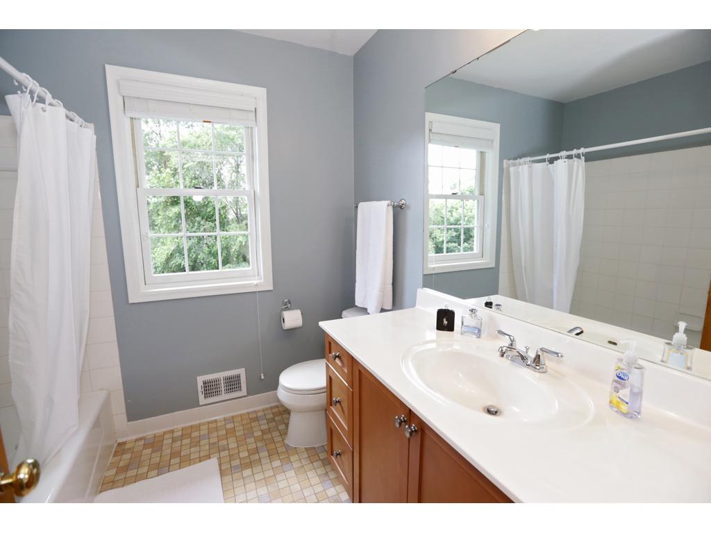 644 Coventry Pkwy, Eagan, MN 55123 photo 24